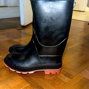 Black rubber rain boots